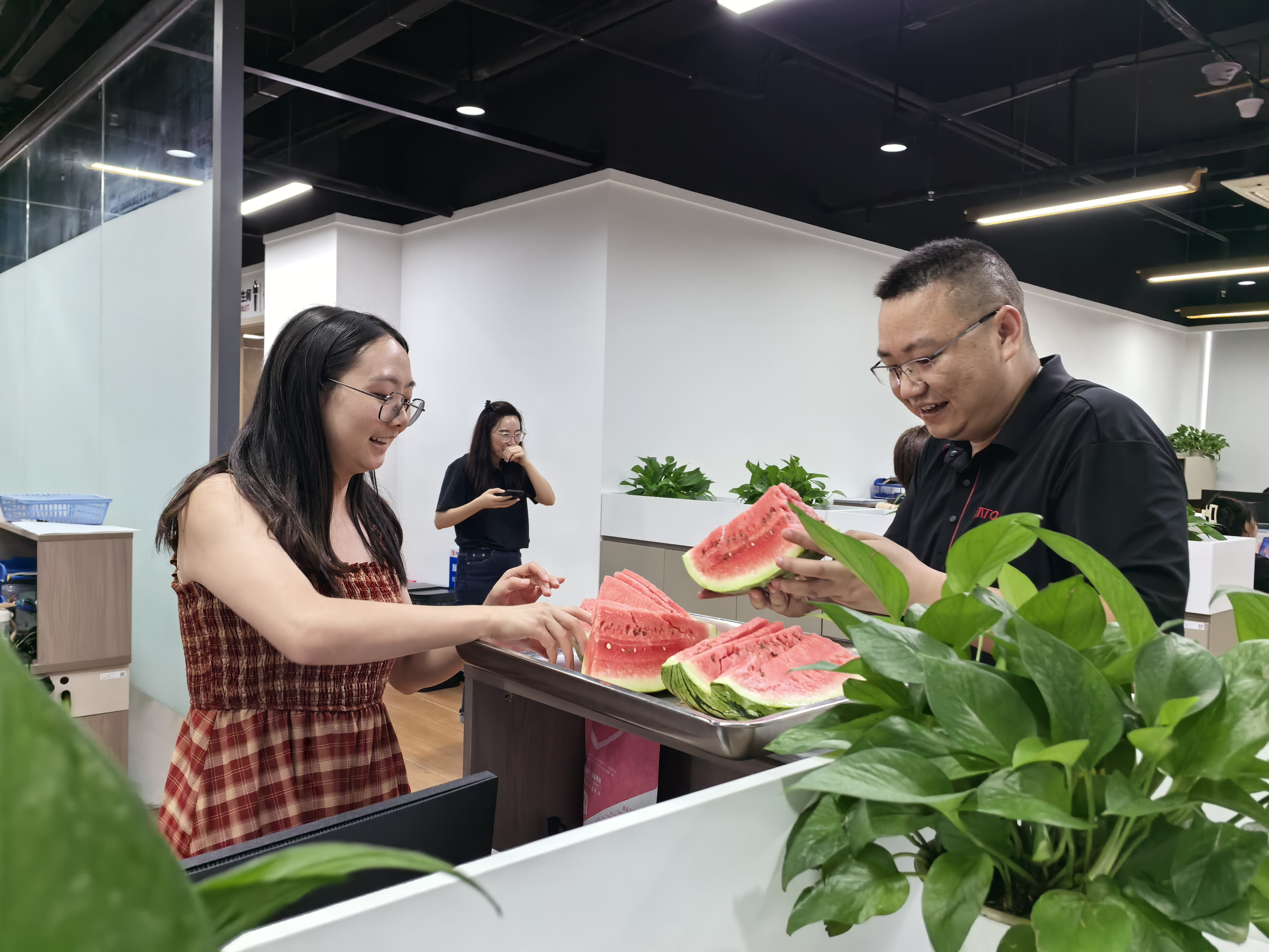 情系員工，暑送清涼——潤通集團開展高溫慰問活動